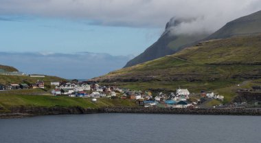 Faroe Adaları Eysturoy adasında Eidi Köyü