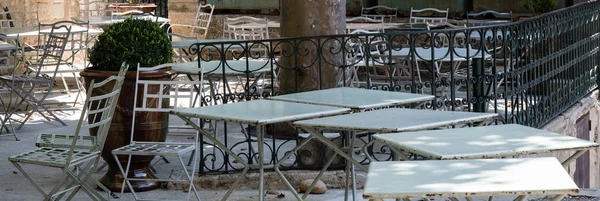 Cafetería en un pueblo de Provenza, Francia — Foto de Stock