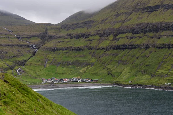 Tjornuvik vesnice na ostrově Streymoy na Faerské ostrovy — Stock fotografie