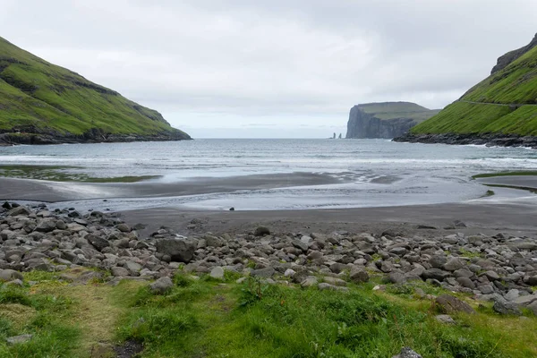 Risin et Kellingin, le géant et la sorcière, Eystruroy île, F — Photo