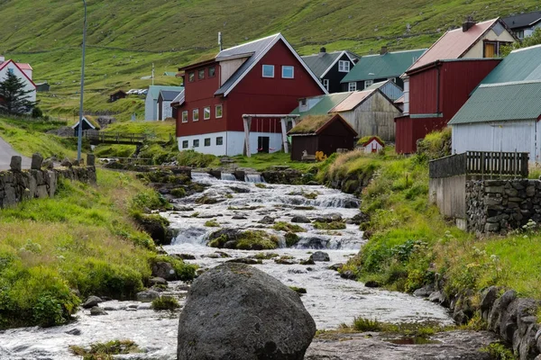 Деревня Гёгв на острове Эйстурой на Фарерских островах — стоковое фото