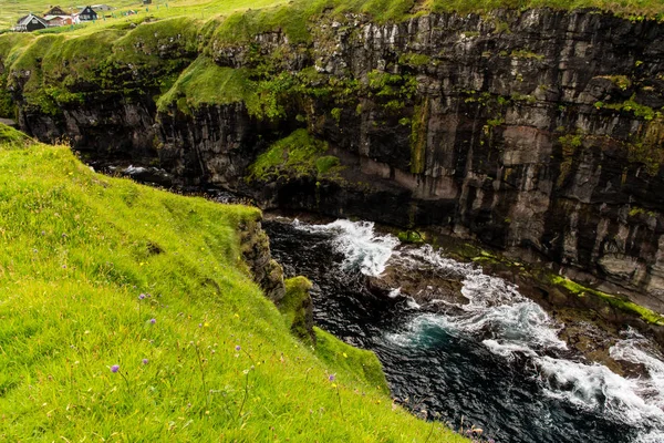 Aldeia de Gjogv na Ilha Eysturoy em Faroe Islads — Fotografia de Stock