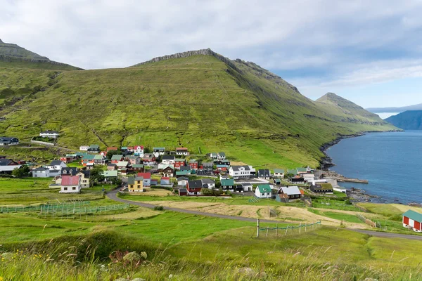 Gjogv dorp op het eiland Eysturoy op de Faroe Islads — Stockfoto