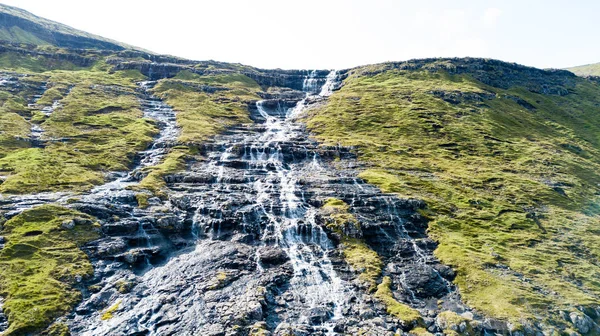 Hills and waterfalls on the Faroe Islands — Stock Photo, Image