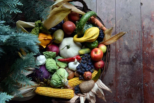 Cesto di verdure alimentari biologiche — Foto Stock
