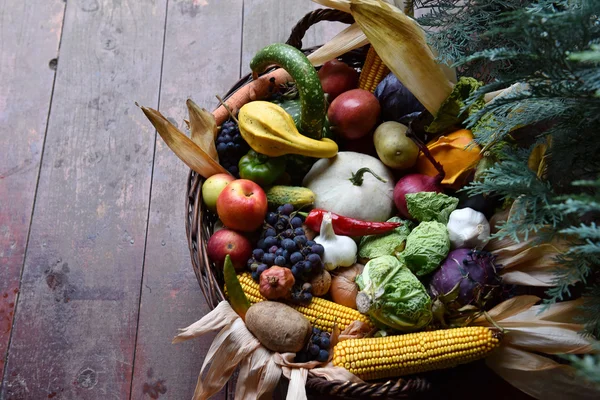 Cesto di verdure alimentari biologiche — Foto Stock