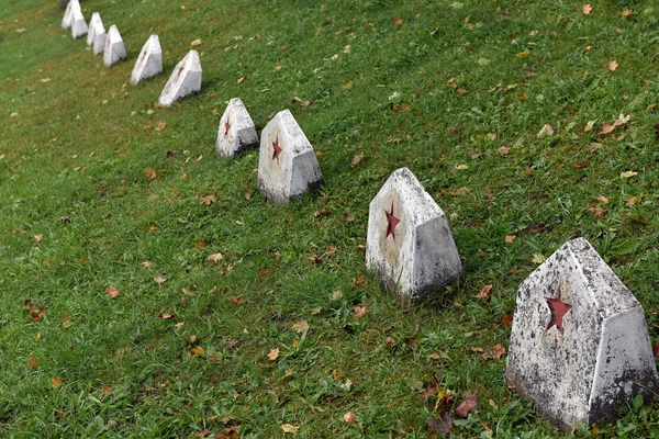 Russian soldier cemetery. Graves of the Soviet soldiers — Stock Photo, Image