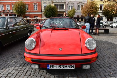 Kırmızı Porsche vintage araba