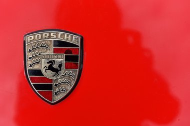 Stuttgart Kırmızı Porsche vintage araba işareti