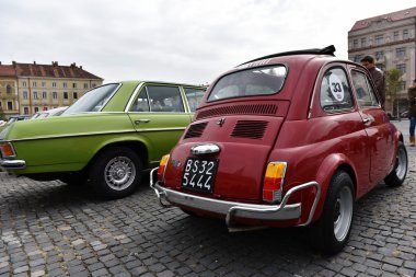 İtalya'dan eski model araba Fiat