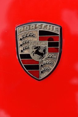 Kırmızı Porsche vintage araba işareti