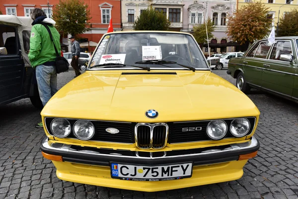 Amarillo BMW coche vintage — Foto de Stock