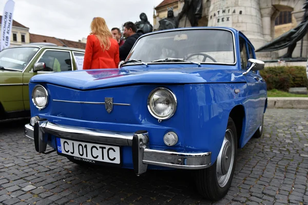 Romen mavi Dacia vintage araba — Stok fotoğraf
