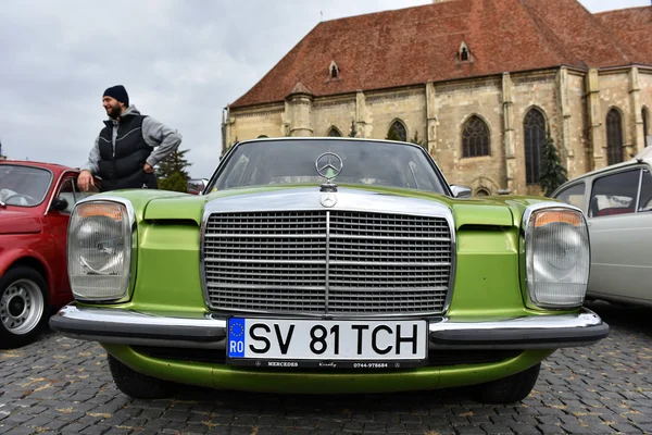 Almanya'nın Mercedes eski model araba işareti — Stok fotoğraf