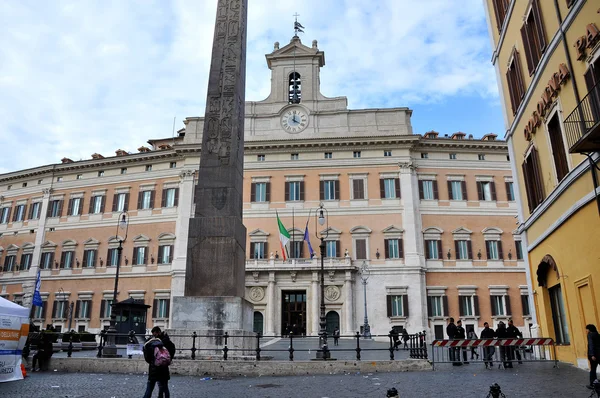 Palacio Montecitorio en Roma, Italia, la sede del Ital — Foto de Stock