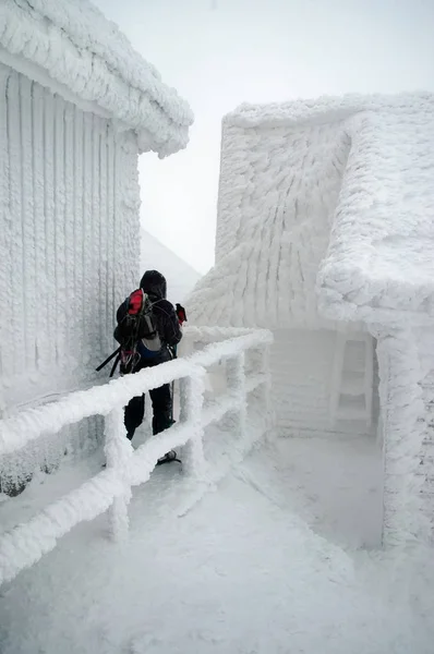 Ice covered house in the mountains — Stock Photo, Image