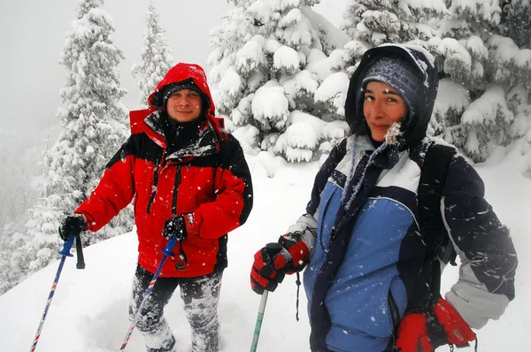 Randonnée dans les montagnes d'hiver — Photo