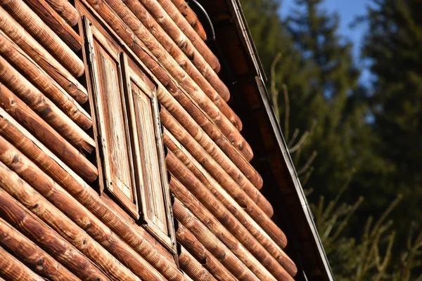 Natuurlijke houten huis detail — Stockfoto