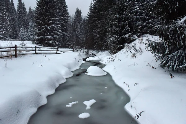 Small frozen river with fresh snow on the rocks — Stock Photo, Image