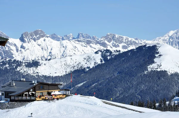 オーストリアのアルプスのスキー リゾート — ストック写真