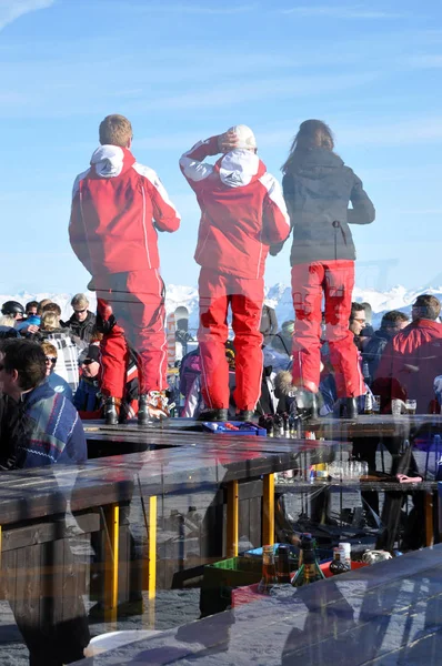 Apres ski, lyžaři bavíte po dat lyžování — Stock fotografie