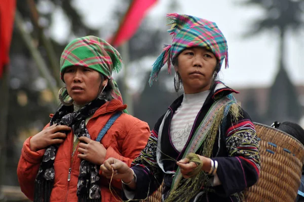사파, 베트남에서 몽 족 여자 (중국 소수 민족) — 스톡 사진