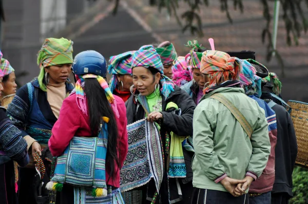 Mujer hmong (minoría china) en Sapa, Vietnam — Foto de Stock