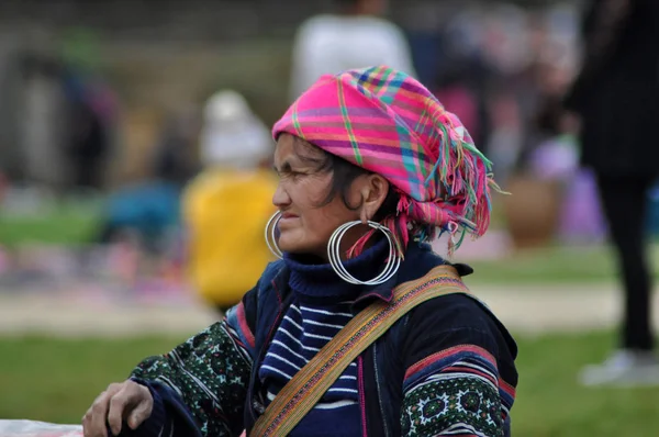 Mulher Hmong (minoria chinesa) em Sapa, Vietnã — Fotografia de Stock