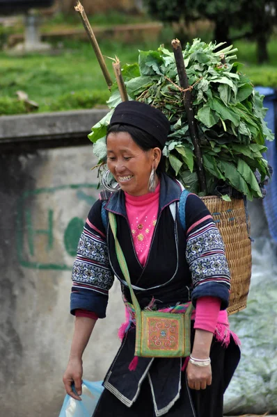 Γυναίκα Hmong (κινεζική μειονότητα) σε Σάπα — Φωτογραφία Αρχείου