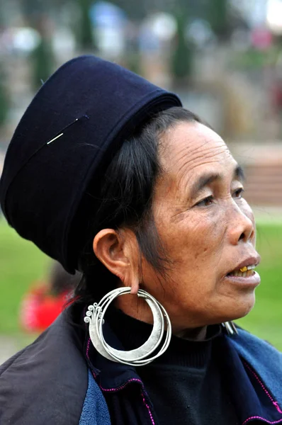 Hmong donna (minoranza cinese) a Sapa, Vietnam — Foto Stock