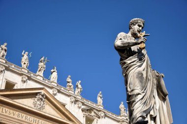 Piazza San Pietro, Vatikan Saint Peter heykeli