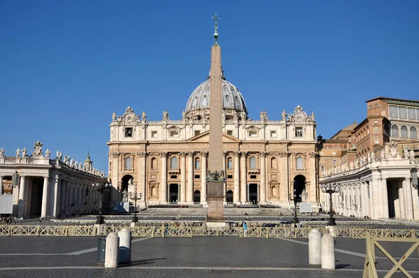 Saint Peter basilica in Vatican — Stock Photo, Image