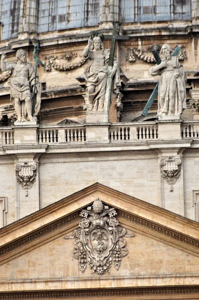 Architektonické detaily o baziliky San Pietro, Vatikán — Stock fotografie