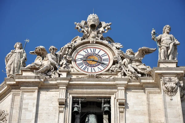 A San Pietro-bazilika, a Vatikán építészeti részletek — Stock Fotó