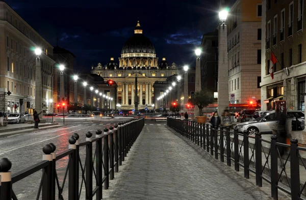 Vatikan, San Pietro Bazilikası, gece — Stok fotoğraf