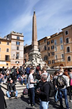 Roma 'da Pantheon ziyaret turistler, Italya
