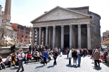 Roma 'da Pantheon ziyaret turistler, Italya