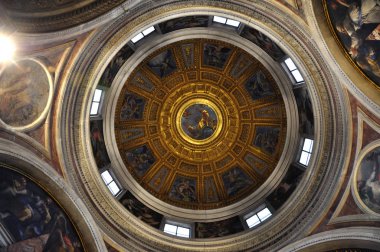 Santa Maria del Popolo bazilikasının kubbesi boyalı tavan
