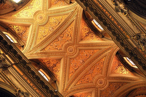 Interieur van de Sant'Eustachio katholieke kerk in Rome, Italië — Stockfoto