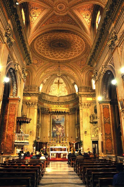 Roma 'daki Sant 'Eustachio Katolik kilisesinin iç mekanı, Italya — Stok fotoğraf