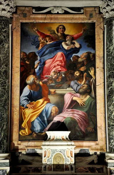 Caravaggio e Carracci pinturas na Capela Cerasi. Basílica de — Fotografia de Stock