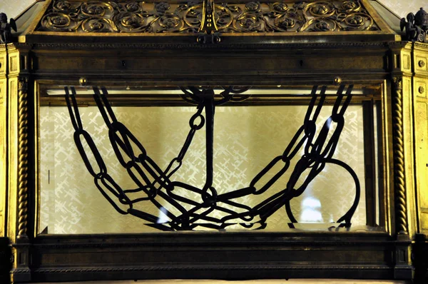 圣彼得的链子在圣皮埃特罗在文科利教堂 — 图库照片