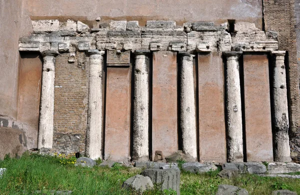 Ancient Roman architectural details — Stock Photo, Image