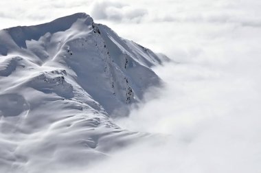 Alplerdeki kayak merkezi