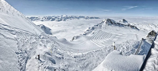 Domaine skiable dans les Alpes — Photo