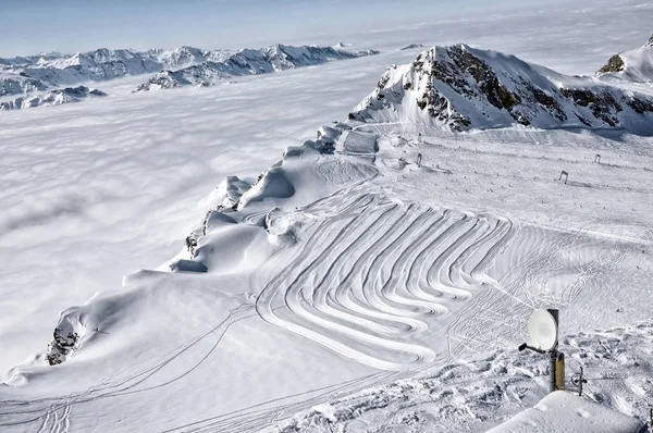 Estância de esqui nos alpes — Fotografia de Stock