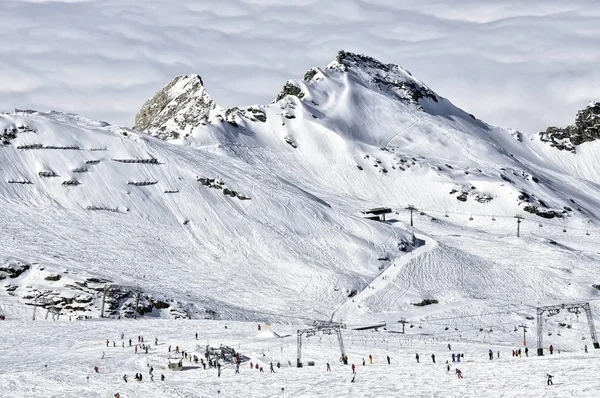 Alplerdeki kayak merkezi — Stok fotoğraf