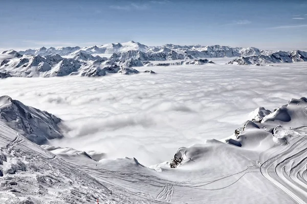 Domaine skiable dans les Alpes — Photo