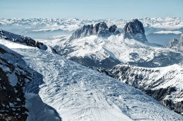 Comprensorio sciistico nelle Dolomiti italiane — Foto Stock