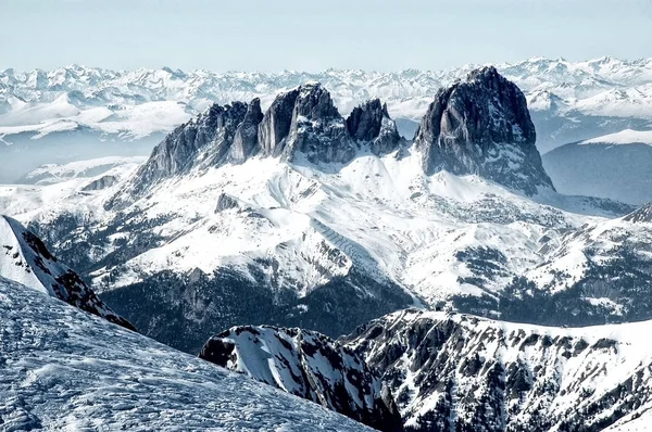 Estância de esqui nas Dolomitas italianas — Fotografia de Stock